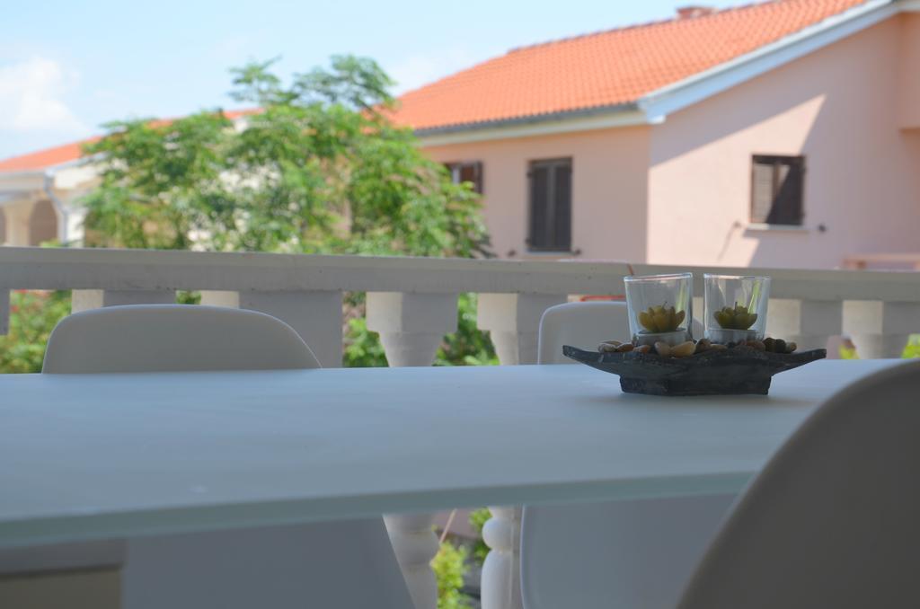 Appartamento Apartman Medit Vir Esterno foto