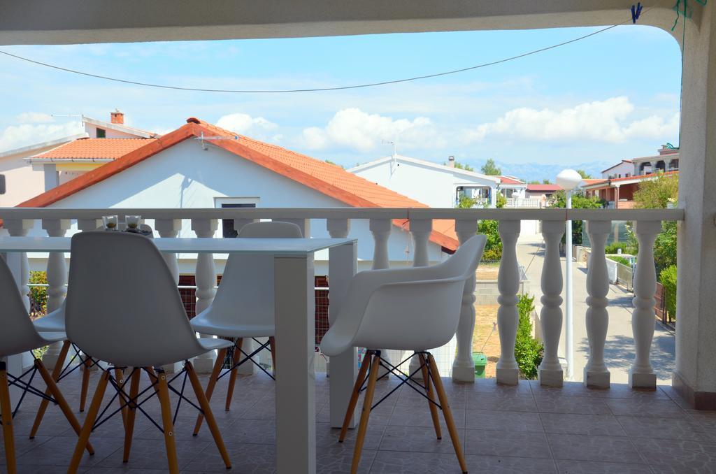 Appartamento Apartman Medit Vir Esterno foto