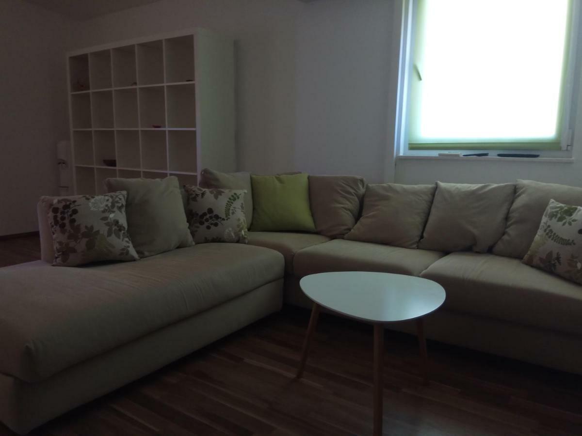 Appartamento Apartman Medit Vir Esterno foto